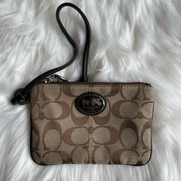 COACH SUTTON SIGNATURE TIEBACK SMALL WRISTLET - Picture 1 of 6